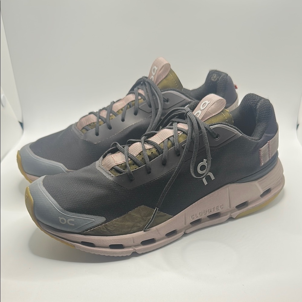 On Running Black and Green Athletic Shoes Streamlined Design